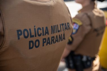 Tombamento de carreta na PR-323, em Tapejara, deixa milho espalhado na pista