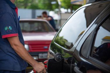 Gasolina mantém o preço; etanol e diesel ficam um pouco mais baratos em Umuarama