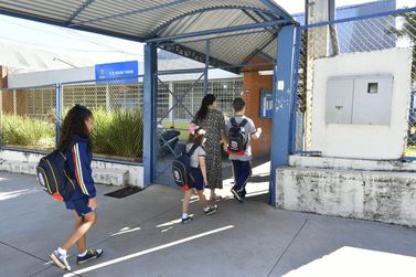 Alunos da rede municipal e estadual retornam às aulas nesta semana em Umuarama