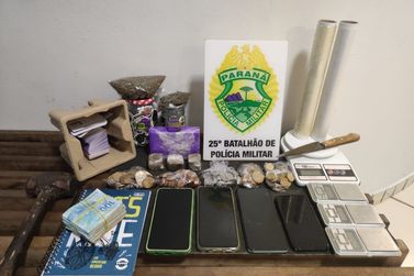 Casal é preso pela PM com maconha, celulares e mais de R$ 10 mil em Umuarama