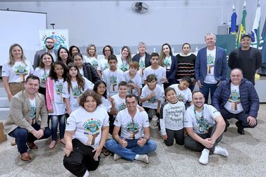 Em parceria, Sicoob integra sua primeira cooperativa mirim em escola de Tapira