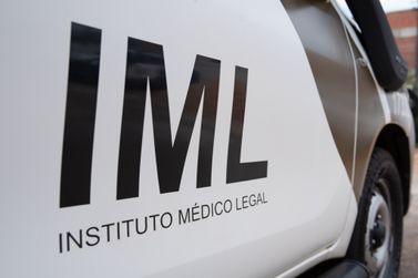 Homem &eacute; ejetado de ve&iacute;culo e morre ap&oacute;s colidir contra barranco, em Casa Branca