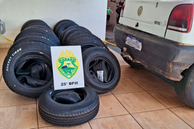 Pol&iacute;cia Militar apreende ve&iacute;culo com 95 pneus contrabandeados, em Cafezal do Sul