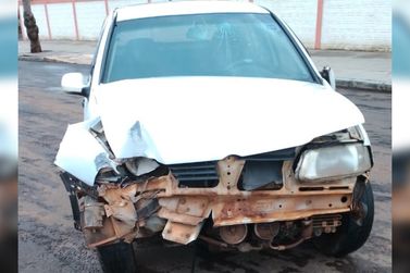 Motorista sofre traumatismo craniano ap&oacute;s bater carro em poste, em Alto Piquiri