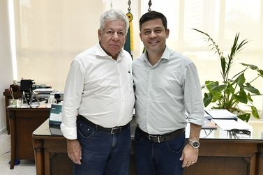 Scanavaca recebe em seu gabinete a visita do deputado federal Tião Medeiros