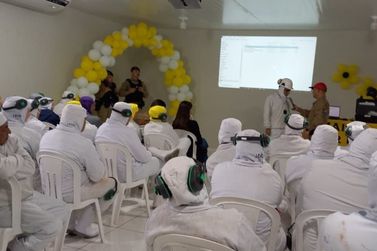 BPRv realiza palestra do Maio Amarelo para funcionários de frigorífico em Iporã
