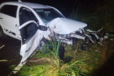Colis&atilde;o frontal deixa dois feridos na PR-680, entre Douradina e Maria Helena