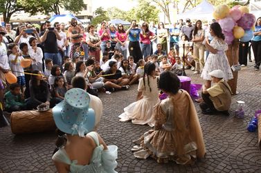Companhia de Teatro do Ceju emociona com peça sobre abuso infantil em Umuarama