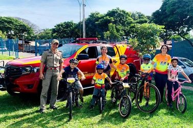 Escolinha do projeto ‘Pedalando para Futuro’ inicia aulas no ginásio de esportes