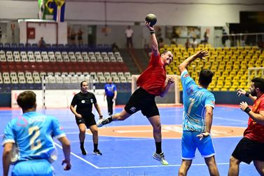 Umuarama sedia etapa do Paranaense de Handebol com 20 equipes em quadra
