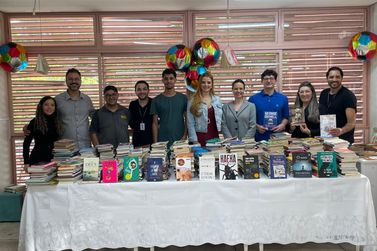 Biblioteca Rocha Pombo recebe 1.456 livros de literatura arrecadados em campanha