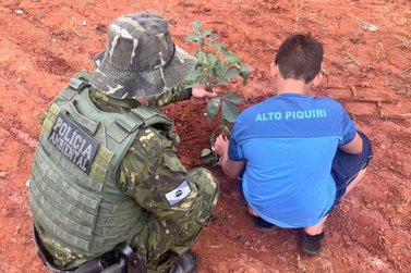 BPMA de Umuarama participa de plantio de mudas nativas em Alto Piquiri