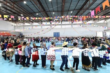 Festa junina da 'Melhor Idade' abre celebrações do aniversário de Umuarama
