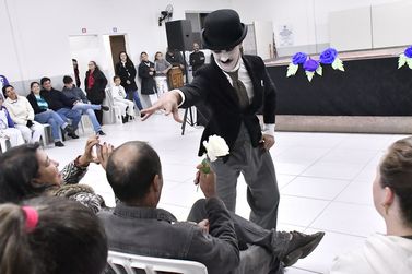 Sarau Cultural leva arte e alegria aos moradores do Parque Laranjeiras
