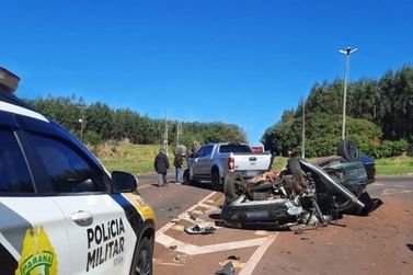 Motorista fica ferido em colis&atilde;o entre autom&oacute;vel e caminhonete em Mariluz