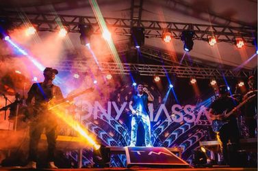 Tonny Massa &eacute; a atra&ccedil;&atilde;o principal do r&eacute;veillon no Show da Virada de Mariluz