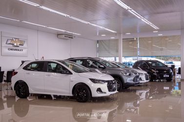 Uvel Umuarama lan&ccedil;a 'Opera&ccedil;&atilde;o Limpa P&aacute;tio' com liquida&ccedil;&atilde;o total do estoque 2025