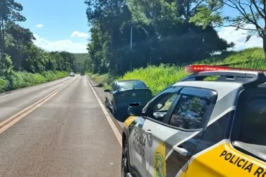 Autom&oacute;vel sai da pista e duas pessoas ficam feridas na PR-482, em Maria Helena