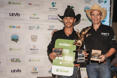 Jovem talento de 21 anos conquista t&iacute;tulo no rodeio da Expo Umuarama 2026