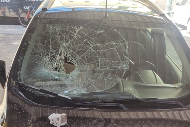 Criminoso &eacute; preso ap&oacute;s destruir carro e furtar objetos no p&aacute;tio de igreja, em Umuarama