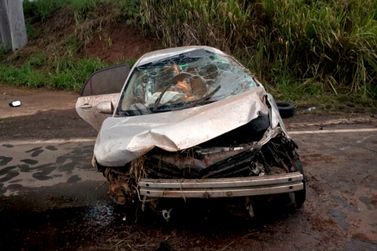 Ap&oacute;s cochilo e capotamento, motorista &eacute; detido por embriaguez entre Umuarama e Mariluz