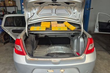 Droga &eacute; encontrada em ve&iacute;culo de leil&atilde;o durante vistoria em Cruzeiro do Oeste