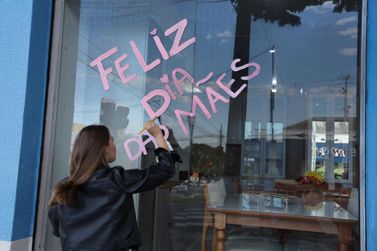 Lojas preparam kits e promo&ccedil;&otilde;es especiais para as vendas do Dia das M&atilde;es em Umuarama