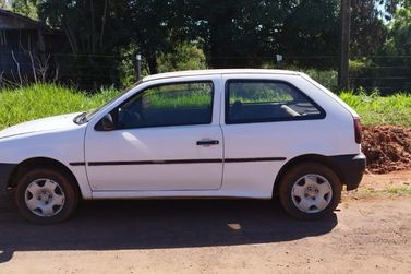 Pol&iacute;cia Militar encontra ve&iacute;culo furtado abandonado em Cruzeiro do Oeste