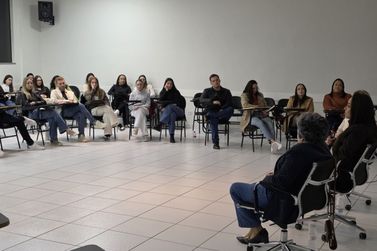 "Talk com Doctors" conecta estudantes de Odontologia da Unipar com a realidade do mercado