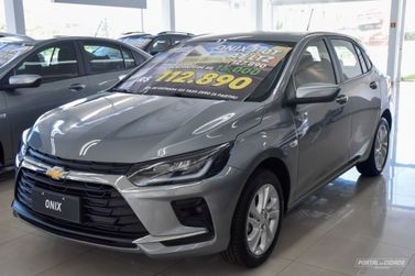 Uvel liquida estoque de utilit&aacute;rios e hatches com b&ocirc;nus de f&aacute;brica e taxa zero em Umuarama