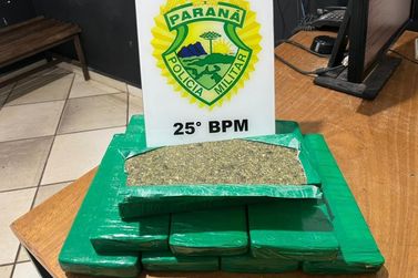 PM apreende mais de 6 kg de maconha em esconderijo ap&oacute;s den&uacute;ncia an&ocirc;nima, em Umuarama