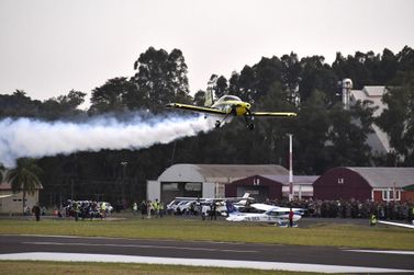 Condi&ccedil;&otilde;es clim&aacute;ticas alteram hor&aacute;rio da abertura oficial do Airshow em Umuarama