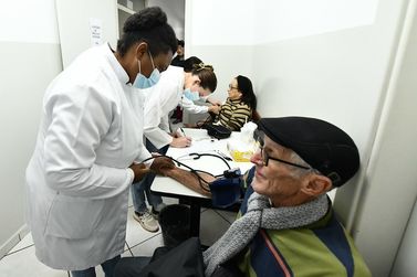 Dia da Sa&uacute;de mobiliza popula&ccedil;&atilde;o e amplia atendimentos preventivos em Umuarama