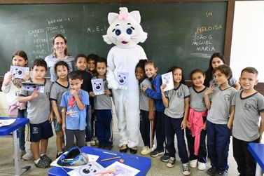 Em contrapartida ao Castrapet, Prefeitura de Umuarama distribui cartilhas para estudantes