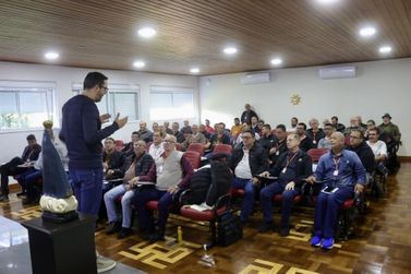 Escola Diaconal realiza encontro formativo marcado por estudo e espiritualidade