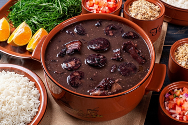Feijoada da AFSU ter&aacute; pagode ao vivo e tel&atilde;o para acompanhar confronto contra o Minas