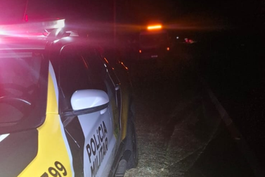 Perda de controle provoca capotamento e duas pessoas ficam feridas na PR-182