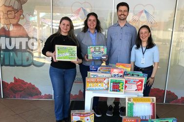 Secretaria de Educa&ccedil;&atilde;o de Umuarama entrega materiais pedag&oacute;gicos ao Lar Santa Faustina