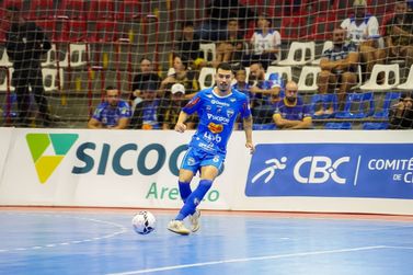 Umuarama Futsal atropela o Palmas por 8 a 1 e d&aacute; salto na tabela da S&eacute;rie Ouro