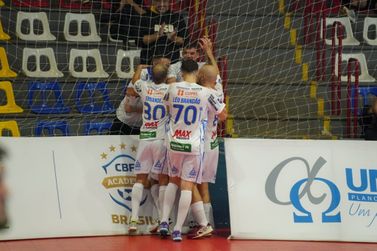 Umuarama Futsal visita o Dois Vizinhos de olho na parte de cima da tabela