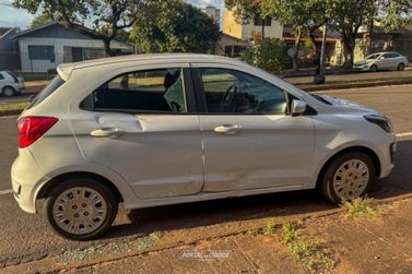 Ap&oacute;s colis&atilde;o entre carro e moto, mulher &eacute; encaminhada ao Pronto Atendimento de Umuarama