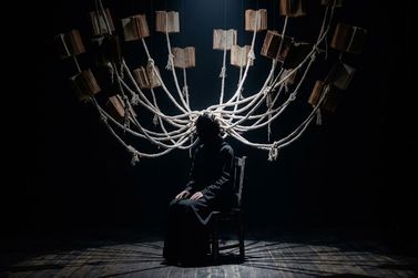 Cia Kaos apresenta 'Esperando Deus' e ministra oficina no Centro Cultural de Umuarama