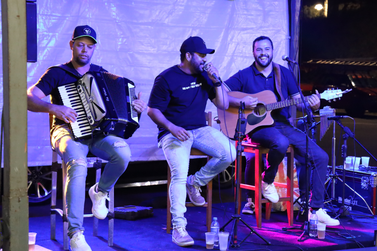 Confira os hor&aacute;rios dos shows e das a&ccedil;&otilde;es gratuitas de beleza do Mega Outlet Umuarama