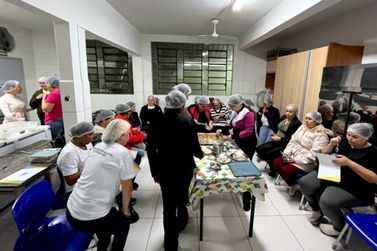 Merendeiras participam de oficina sobre elabora&ccedil;&atilde;o de farofas super nutritivas em Umuarama