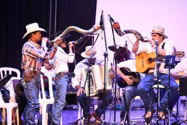 Orquestra Umuaramense de Viola mant&eacute;m viva a tradi&ccedil;&atilde;o do sertanejo de raiz