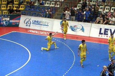 Umuarama Futsal goleia e assume a terceira coloca&ccedil;&atilde;o do Campeonato Paranaense