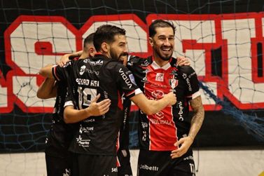Umuarama Futsal perde para o Joinville, mas garante vaga antecipada nos playoffs