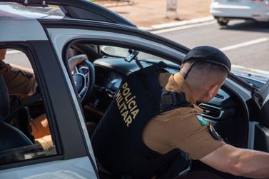 Descumprindo medida protetiva, homem agride av&oacute; e foge ap&oacute;s conseguir dinheiro
