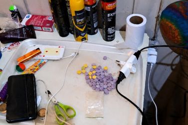Homem de 25 anos &eacute; preso ap&oacute;s descoberta de dep&oacute;sito de ecstasy em Umuarama