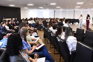 IDEB de Umuarama avan&ccedil;a e &eacute; celebrado em forma&ccedil;&atilde;o de gestores escolares